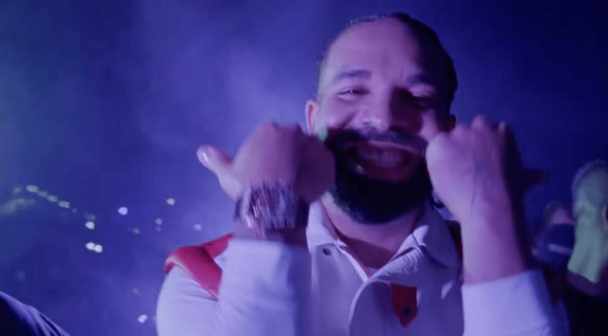 Drake presenta il suo cortometraggio FOMO