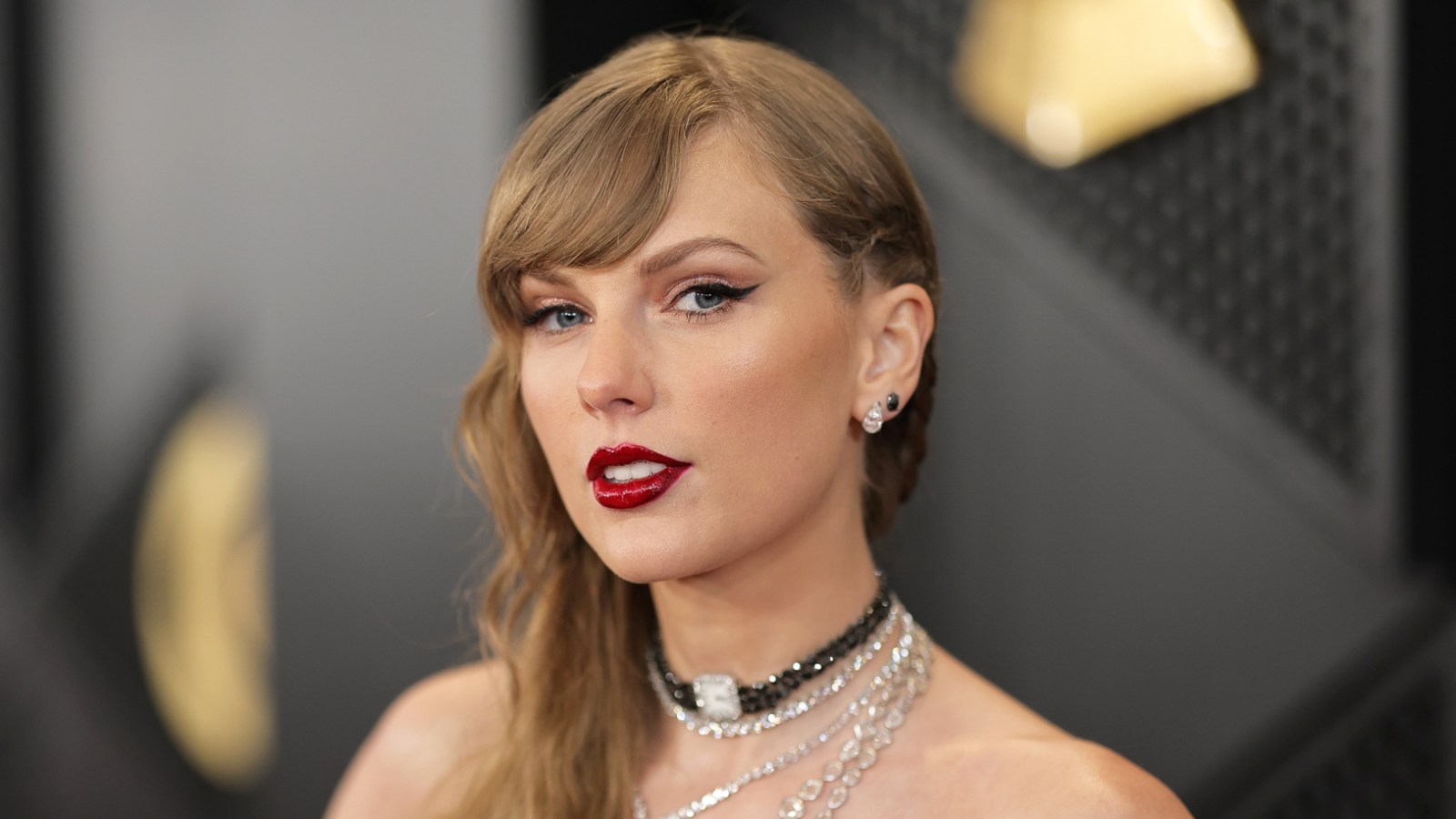 Perché questo sorprendente taglio profondo di Taylor Swift è di tendenza?