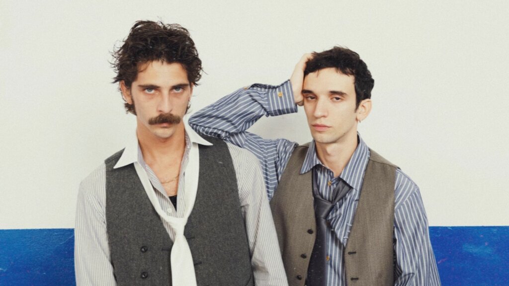 Santi Francesi, "I nostri muri le montagne": l'album che scala le vette del nuovo pop italiano