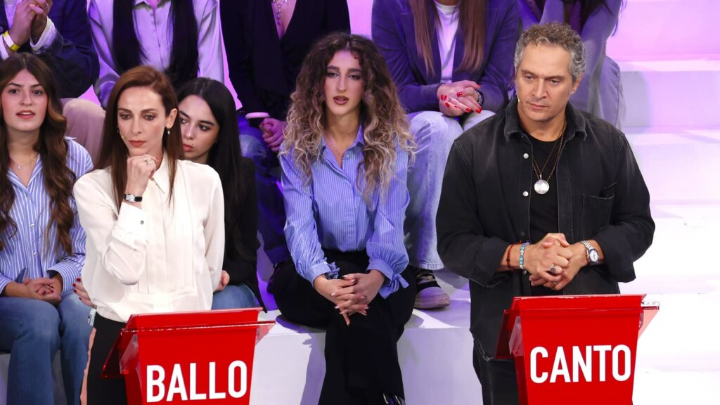 Amici 26, la seconda puntata tra pattinaggio mondiale e nuove alleanze: il racconto della domenica di Canale 5