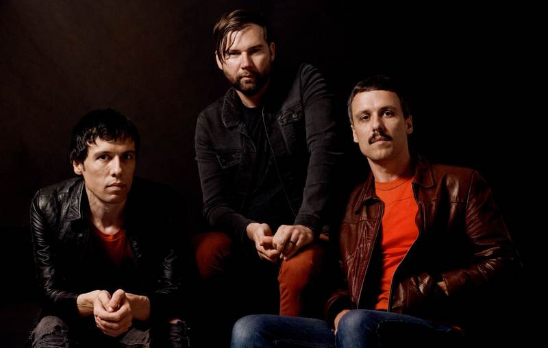 The Cribs tornano a casa: show speciale per i 20 anni di 'Men's Needs, Women's Needs, Whatever' con !Forward, Russia!