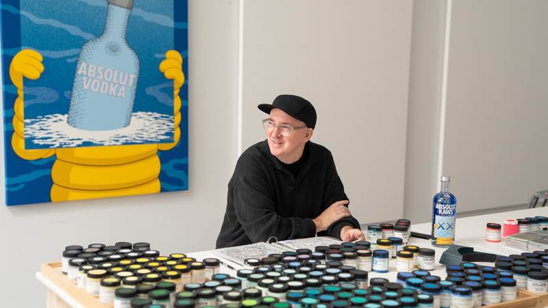 Absolut Vodka e KAWS: l'arte di strada incontra la bottiglia iconica in edizione limitata