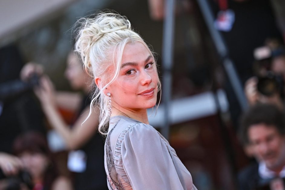 Phoebe Bridgers torna a 'SNL' come ospite musicale nell'episodio di John Mulaney