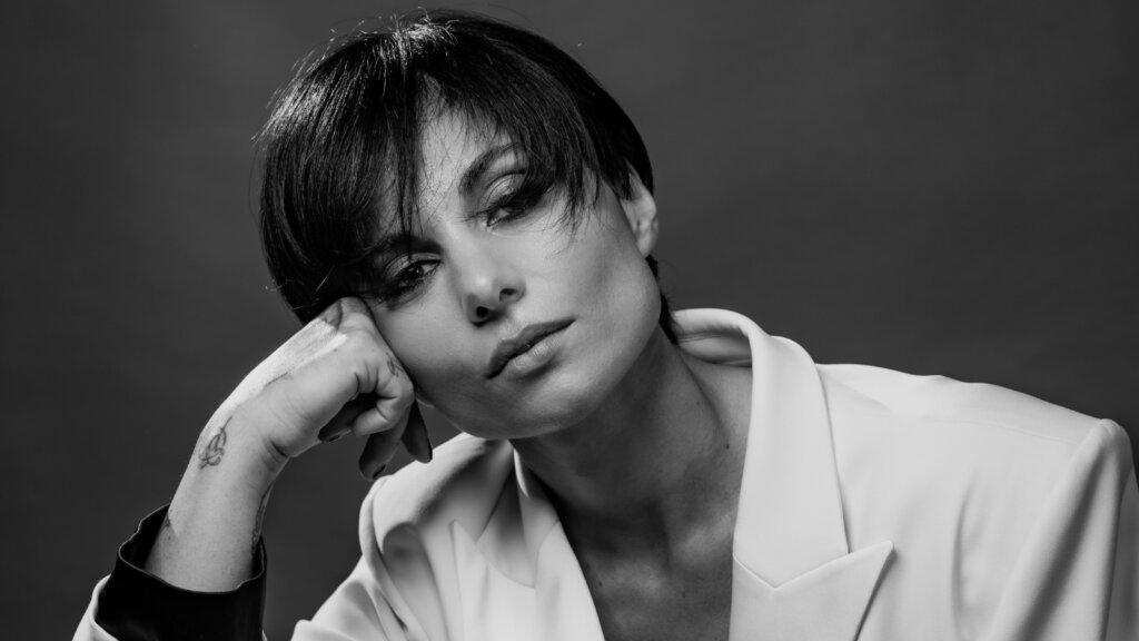Giordana Angi: «Piccole cose», il ritorno all'essenziale nato da una crisi e dai versi di Alda Merini
