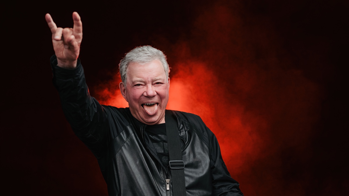 William Shatner si esibisce Ozzy, Metallica, Motörhead Classics at His Debut Metal Show: Video + Setlist