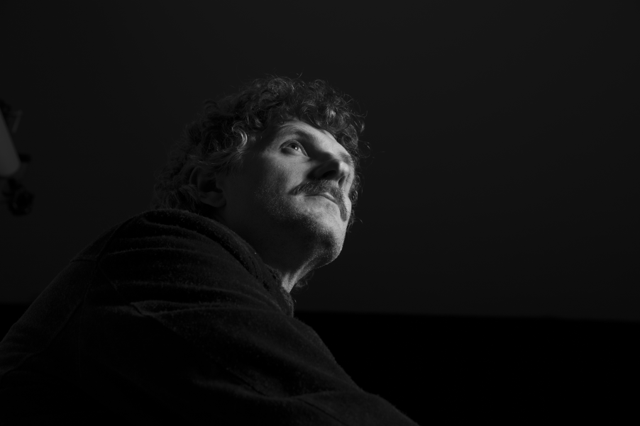 Riverso: "Oggi voglio parlare con me stesso" — Il dialogo interiore che genera musica